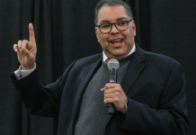 Alberta NDP calls on Smith to address emergency room crisis, launches petition